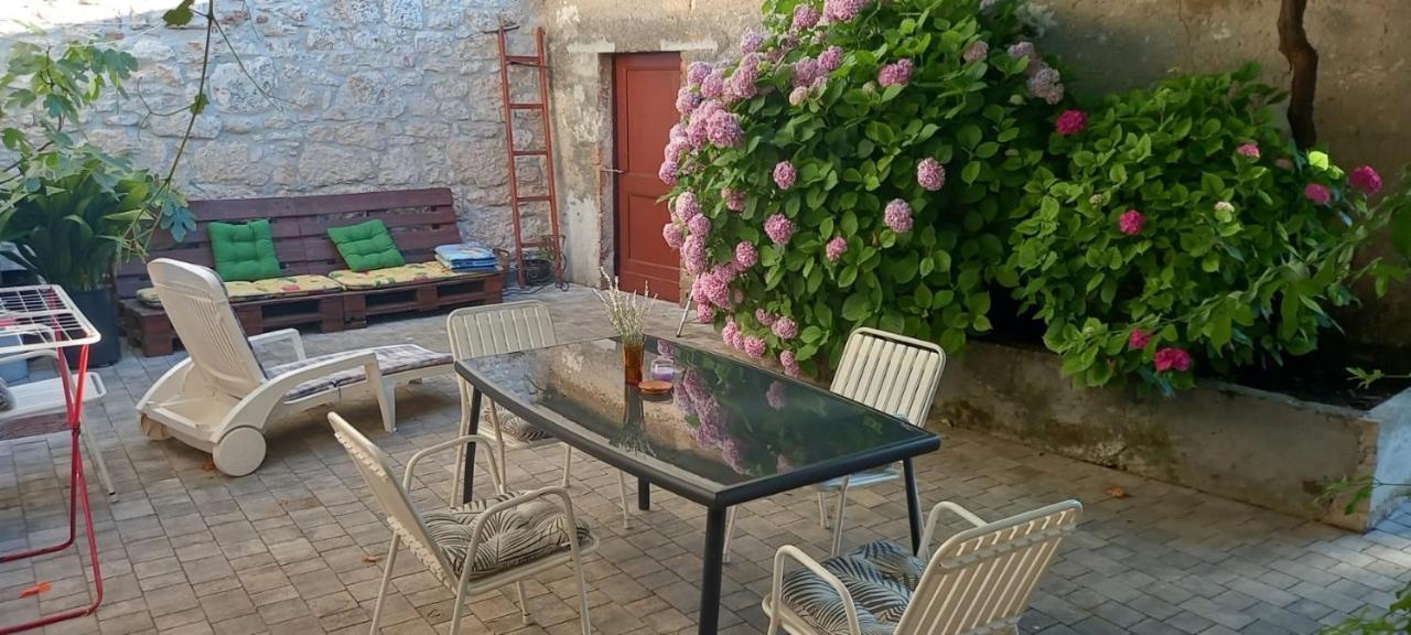 Apartment Rustic Jolly Premantura Exterior photo