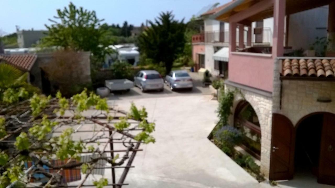 Apartment Rustic Jolly Premantura Exterior photo